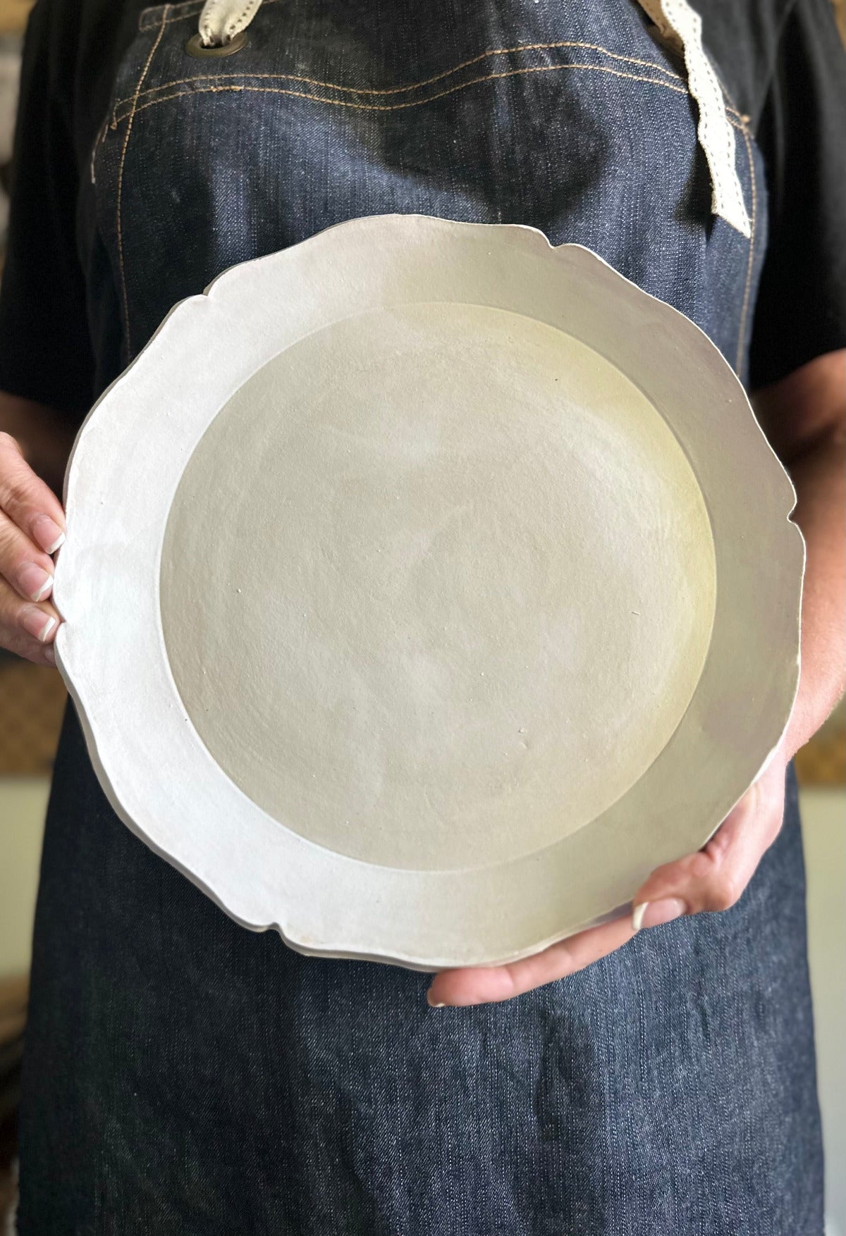 Large scalloped edge plate with smooth finish in matte white